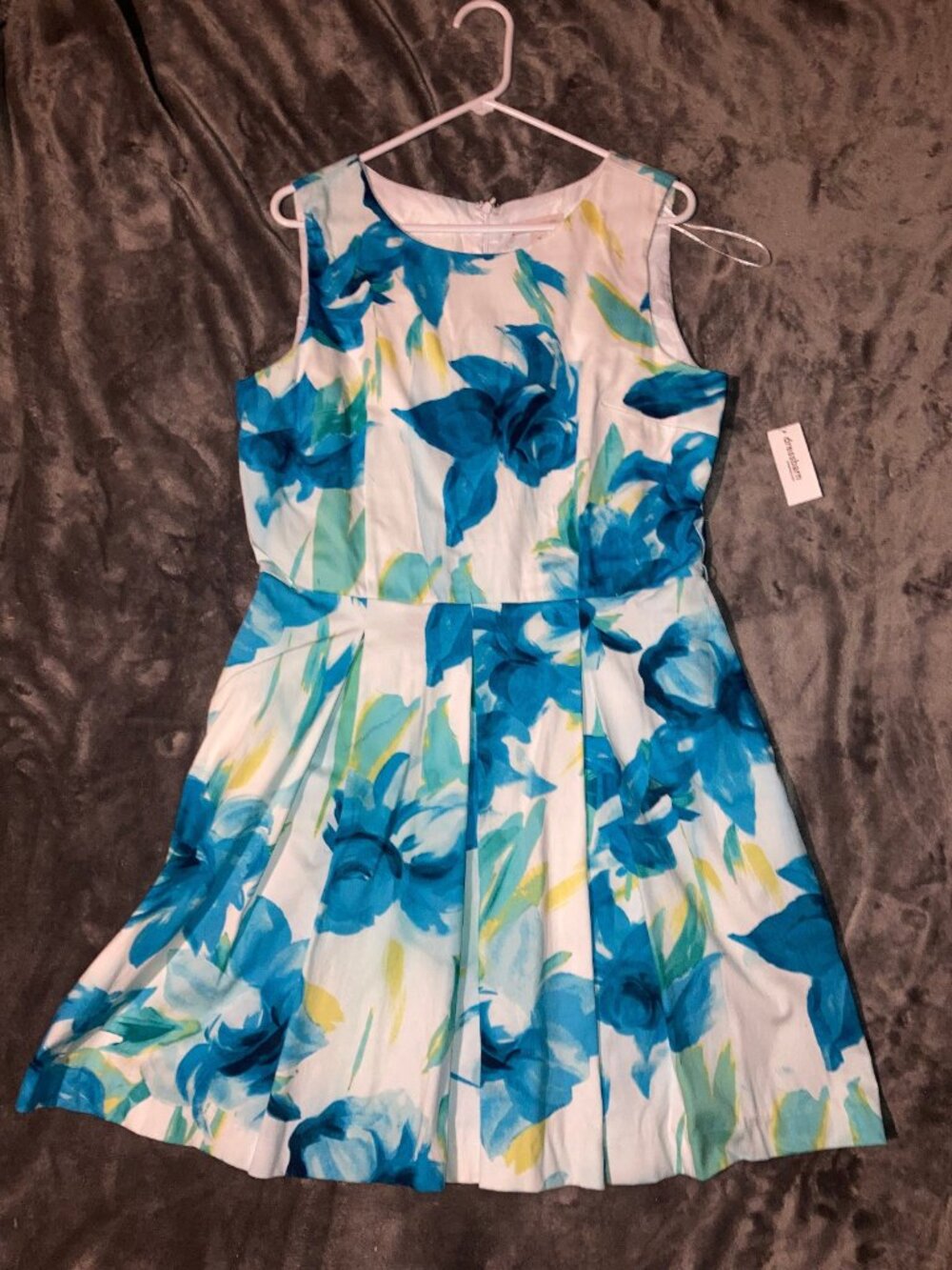 Dress Barn White with Blue Floral Size 16